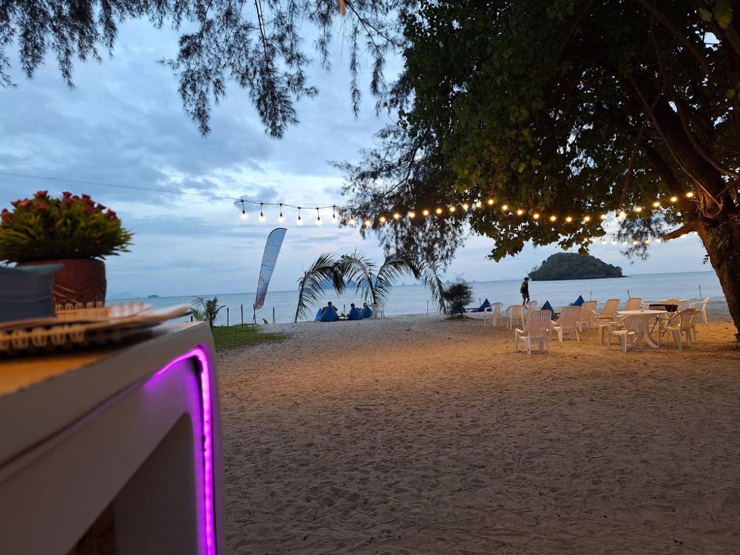 Pan Beachfront Resort Krabi 클롱 무앙 비치 외부 사진