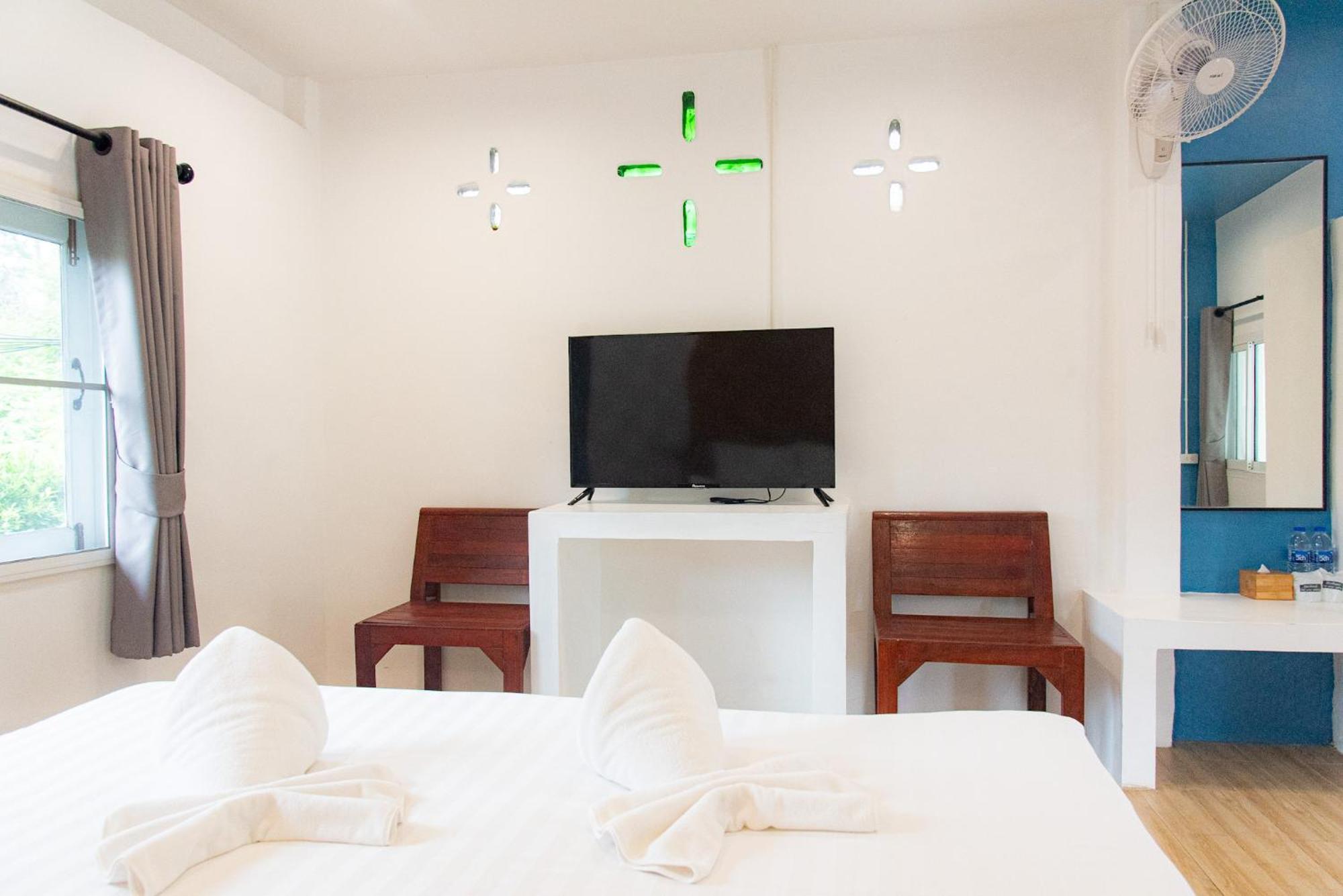 Pan Beachfront Resort Krabi 클롱 무앙 비치 외부 사진