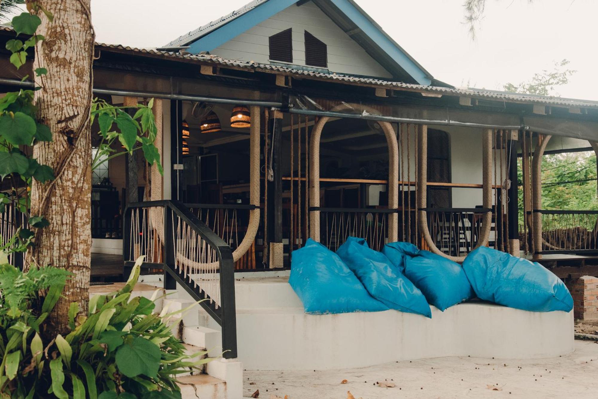 Pan Beachfront Resort Krabi 클롱 무앙 비치 외부 사진