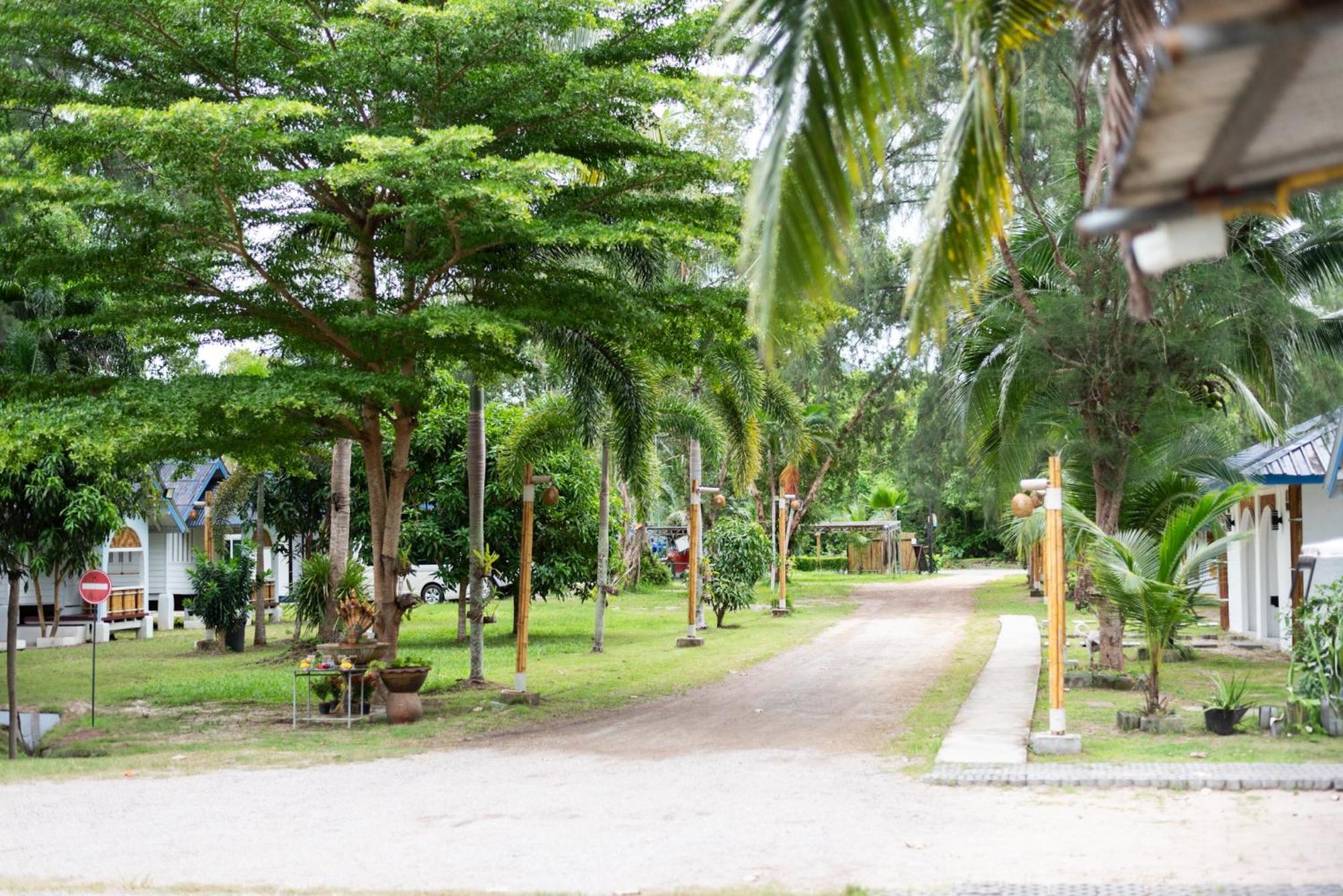 Pan Beachfront Resort Krabi 클롱 무앙 비치 외부 사진