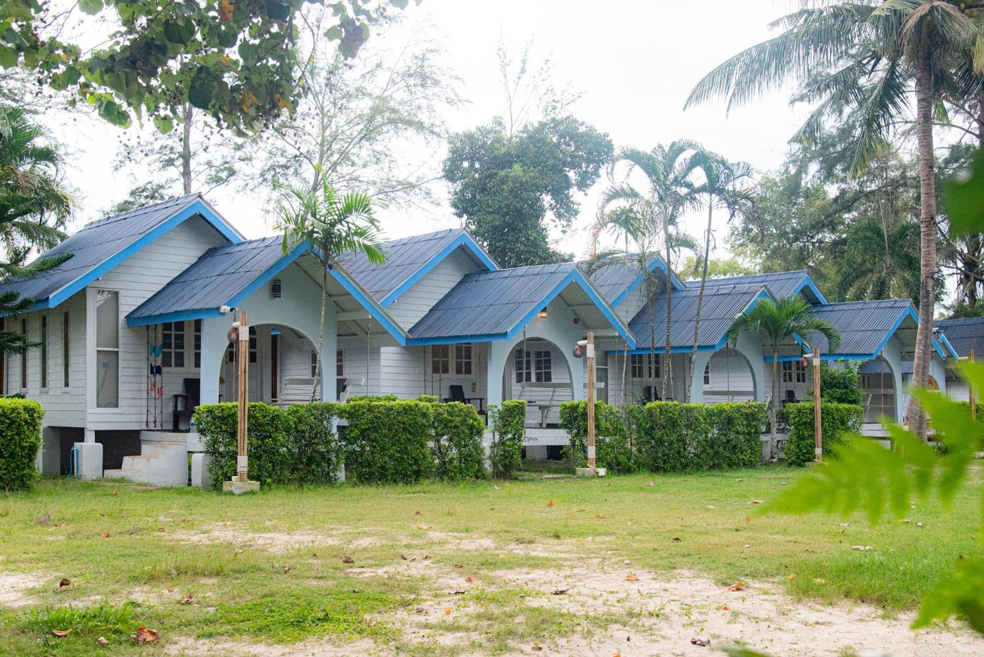 Pan Beachfront Resort Krabi 클롱 무앙 비치 외부 사진
